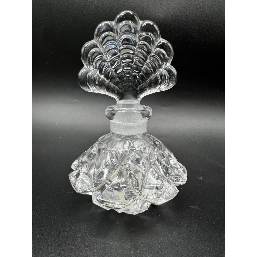 Vtg Crystal Clear Perfume Bottle w/Shell Fan Shaped Stopper Diamond Cut Base 4"